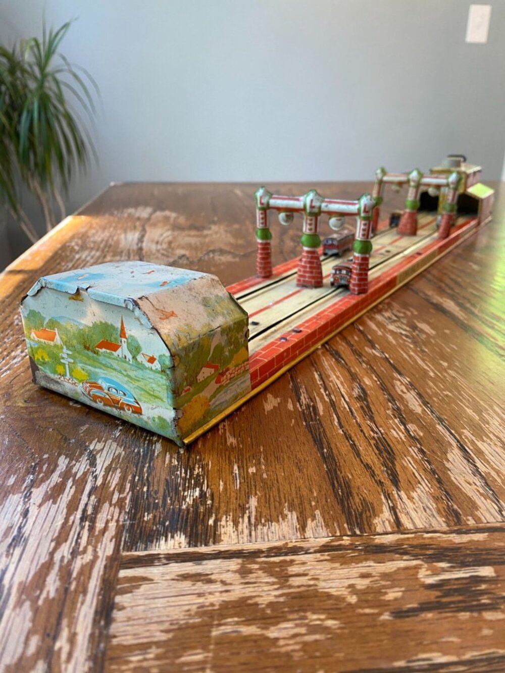 Antique Unique Art Lincoln Tunnel Wind Up Tin Toy Complete Set and WORKS